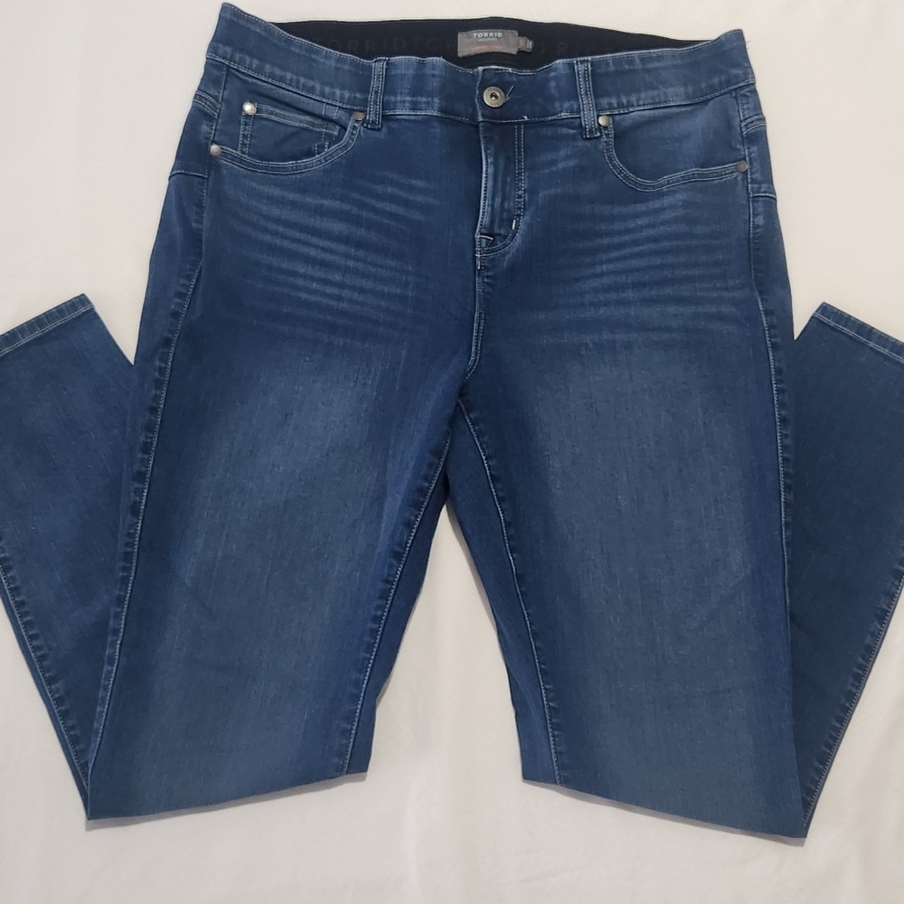 TORRID WOMAN‘S SKY HIGH BLUE JEAN Size 18
